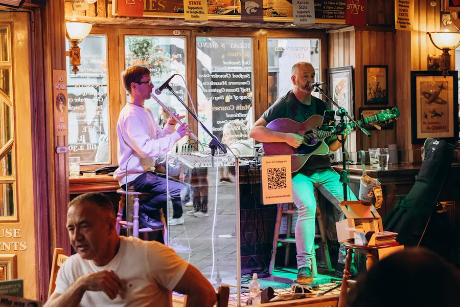 Live music in a bar